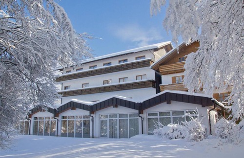 Lam Resort | Cozy Private Room for 2 with Pool and Pet-Friendly Options