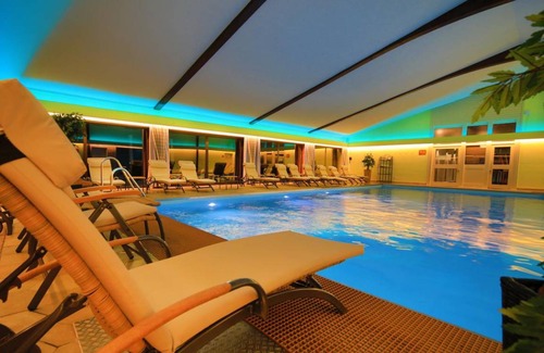 Lam Resort | Cozy Private Room for Two with Pool and Breakfast Options