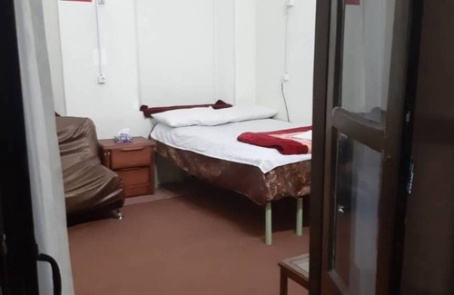Ashkez̄ar Resort | Guest Rated: Perfect Private Room for 2 in Ideal Location