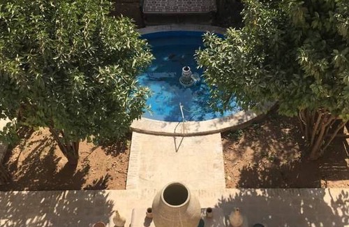 Ashkez̄ar Resort | Guest Rated: Perfect Private Room for 2 in Ideal Location