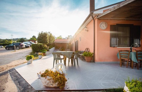 Colletorto Resort | Cozy Private Room for 3 Guests with Dining & Pet Options