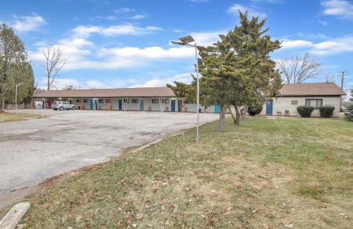 Riverview Apartment | Private Room Bath Brownstown Near Detroit