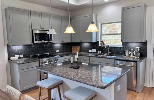 Austin House | Private Room + Bath in South Austin Townhouse – Quiet, Clean & Spacious