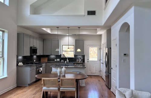 Austin House | Private Room + Bath in South Austin Townhouse – Quiet, Clean & Spacious