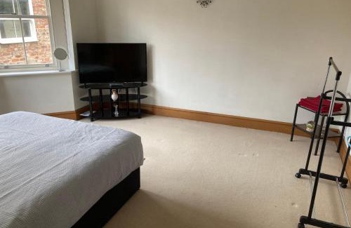 Glentham House | Cozy Private Room in Bishop Norton - Family Friendly Stay