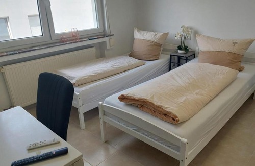 Region Hannover District Apartment | Cozy Private Room with Kitchen Amenities & High Guest Rating