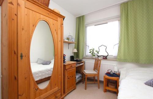 Region Hannover District House | Cozy Private Room with Exceptional 9/10 Guest Rating