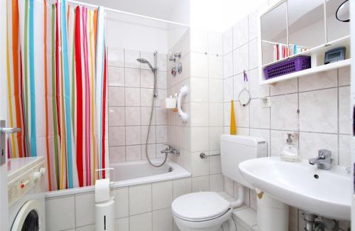 Region Hannover District House | Cozy Private Room with Exceptional 9/10 Guest Rating