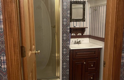 South Bend House | Cozy Private Room in Downtown South Bend by Studebaker House