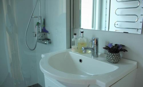 Almhult House | Cozy Villa Room with Garden View and Child-Friendly Amenities