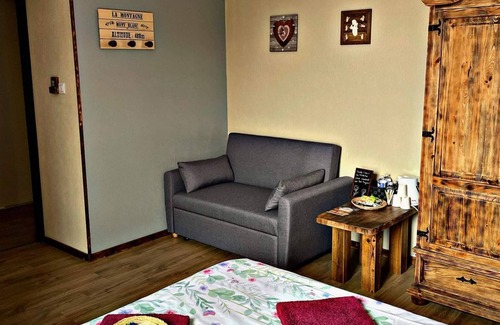 Raddon-et-Chapendu Hotel | Cozy Private Room with Kitchen & Child-Friendly Amenities
