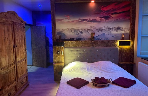 Raddon-et-Chapendu Hotel | Cozy Private Room with Kitchen & Child-Friendly Amenities