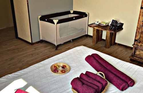 Raddon-et-Chapendu Hotel | Cozy Private Room with Kitchen & Child-Friendly Amenities