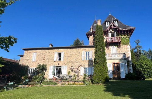 Saint-Just-d'Avray Bed & Breakfast | Private room on 3rd floor