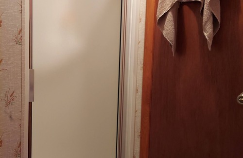 River Falls Other | Tranquil Private Room with Spa and Breakfast Awaiting You
