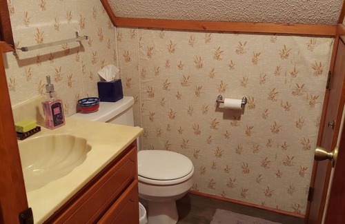 River Falls Other | Tranquil Private Room with Spa and Breakfast Awaiting You