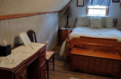 River Falls Other | Tranquil Private Room with Spa and Breakfast Awaiting You