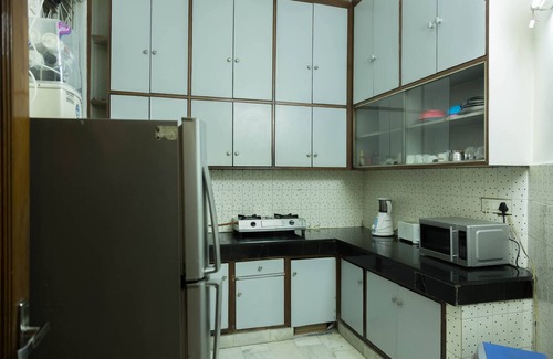 Kharera Bed & Breakfast | Cozy Bed and Breakfast Room with Kitchen & Family-Friendly Dining