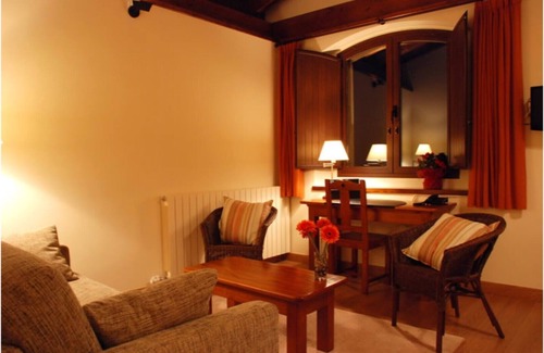 Arbizu Apartment | Cozy Room in Tranquil Rural Hotel for Your Perfect Getaway