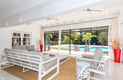 Constantia Bed & Breakfast | Cozy Private Room in Constantia with Pool Access
