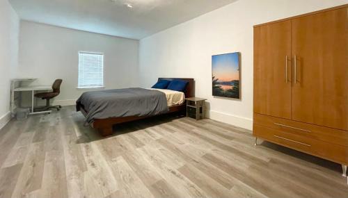 Dallas House | Convenient Private Room in Dallas with Hot Tub Access