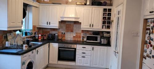 Dublin House | Inviting Private Room in Dublin with Kitchen & Family-Friendly Amenities
