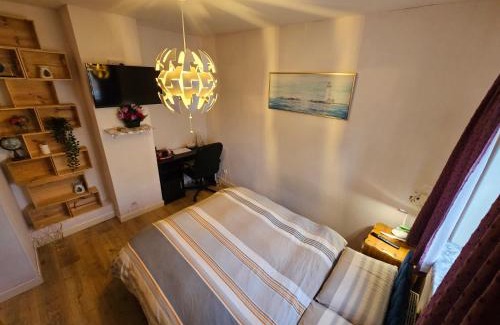 Dublin House | Inviting Private Room in Dublin with Kitchen & Family-Friendly Amenities