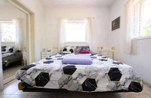 Rishon LeTsiyon House | Cozy Private Room in Welcoming Vila with Family Amenities