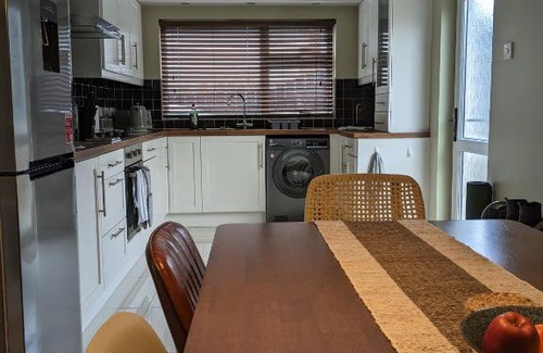 Moneymore House | Cozy Room with Mountain View - Ideal for Family Getaways