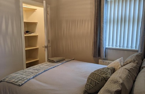 Moneymore House | Cozy Room with Mountain View - Ideal for Family Getaways