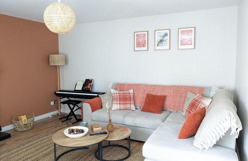 Moneymore House | Cozy Room with Mountain View - Ideal for Family Getaways