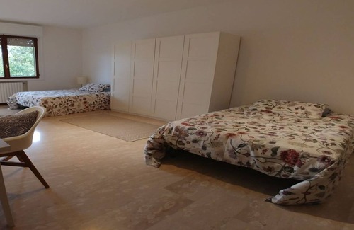 Ramnicu Valcea House | Cozy Private Room in Ramnicu Valcea Awaits You