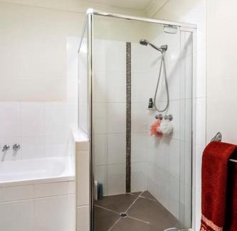 Kippa-Ring House | Cozy Room with Private Bath in a Welcoming Homestay