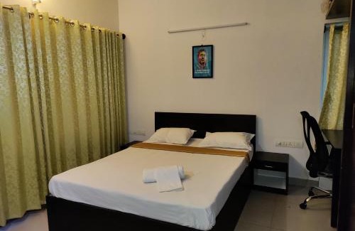 Malur House | Cozy Private Room in Villa with Pool & Pet-Friendly Access
