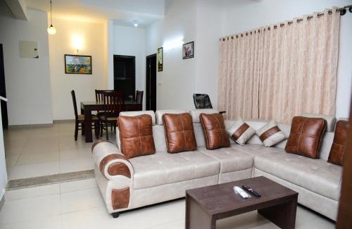 Malur House | Cozy Private Room in Villa with Pool & Pet-Friendly Access
