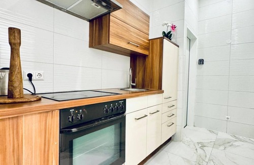 Liesing Apartment | Private Room; Just 11 Min Walk to Atzgersdorf Park