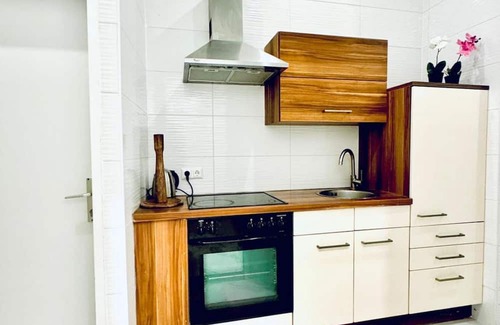 Liesing Apartment | Private Room; Just 11 Min Walk to Atzgersdorf Park