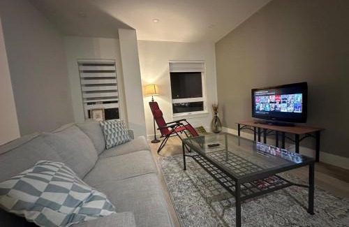 Moncton House | Scenic Lakeview Room at Westmount with Hot Tub & Kitchen