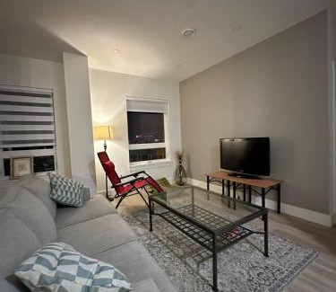 Moncton House | Scenic Lakeview Room at Westmount with Hot Tub & Kitchen