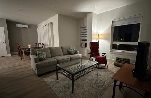 Moncton House | Scenic Lakeview Room at Westmount with Hot Tub & Kitchen
