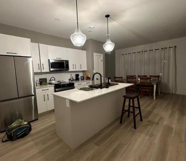 Moncton House | Scenic Lakeview Room at Westmount with Hot Tub & Kitchen