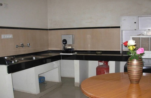 Adarsh Nagar House | Convenient Private Room in a Prime Location with Breakfast