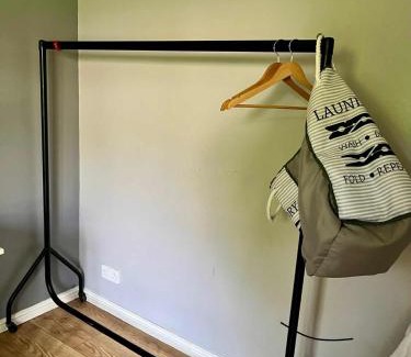 Templepatrick House | Convenient Double Room Near Airport - Family-Friendly Stay