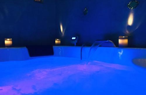 Lorgues Villa | Indulge in Private Room & Spa with Jacuzzi Experience
