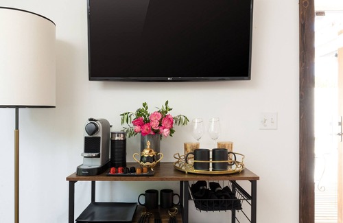Solvang House | Private Room with Gated Jacuzzi & Garden in Downtown Los Olivos
