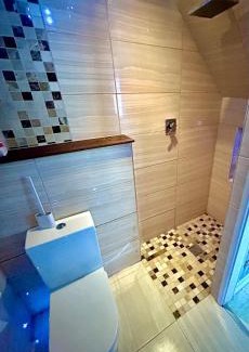 Cymmer House | Private room with en-suite and private entrance