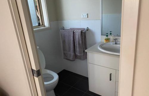 Wollongong CBD House | Ideal Private Room with Ensuite Near Wollongong CBD