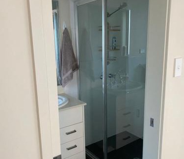 Wollongong CBD House | Ideal Private Room with Ensuite Near Wollongong CBD