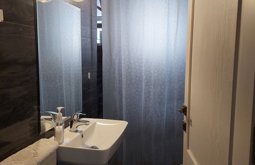 Madaba Apartment | Top-Rated Private Room with Kitchenette and Spa Amenities