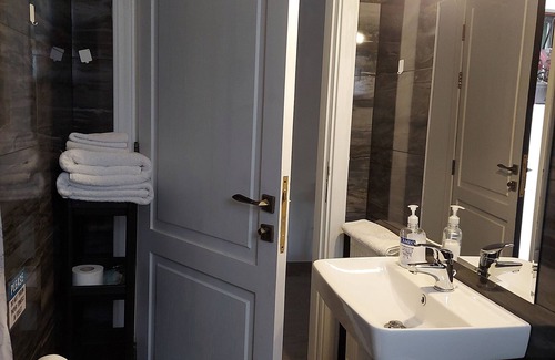 Madaba Apartment | Top-Rated Private Room with Kitchenette and Spa Amenities